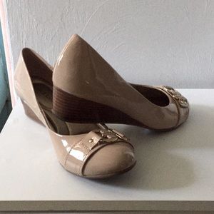 Kelly & Katie Beige Size 9 1/2 Wedges